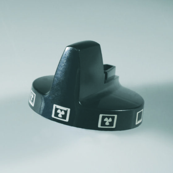 Plastdel med skarp lasermærkning for identifikation